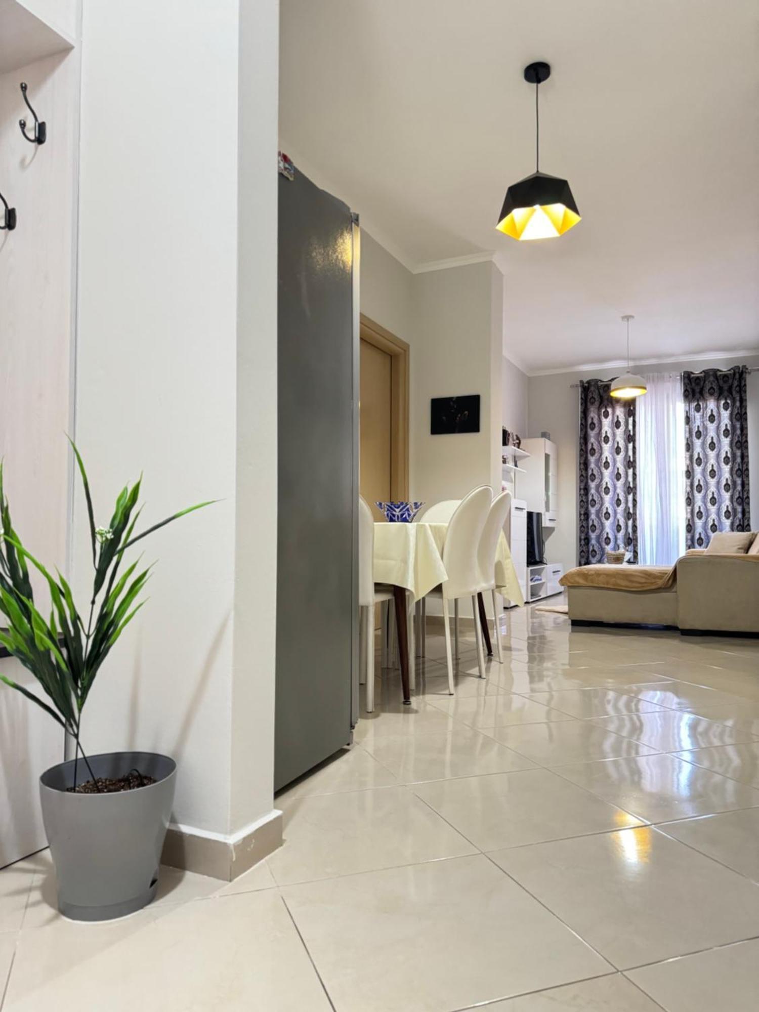 Centre Spacious Lions Gate 5
